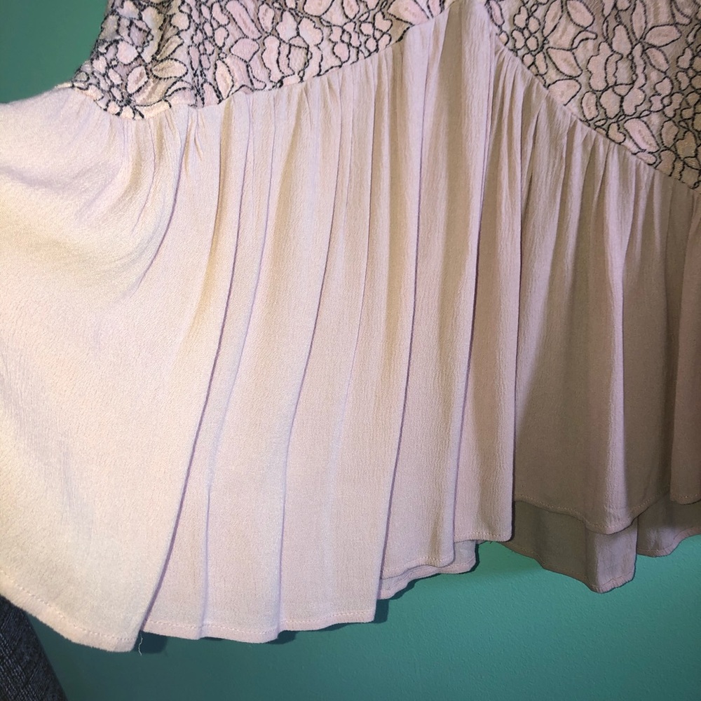 NWT Blush colored V-neck stitched ling sleeve blouse - Picture 6 of 9